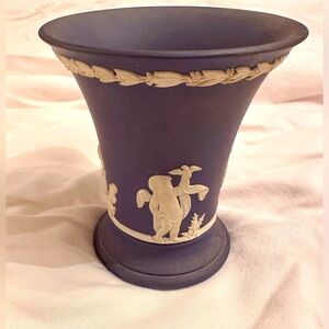 Vtge Wedgwood Jasper ware cobalt blue small vase-
Dark blue w/cupid/angels decor